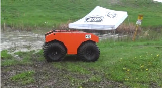 水陸両用車ARGOの無線操縦、電動、全地形走行の「J5」登場！購入は当社まで