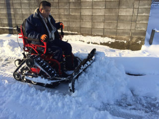 アクショントラックを使って雪かきをしました！